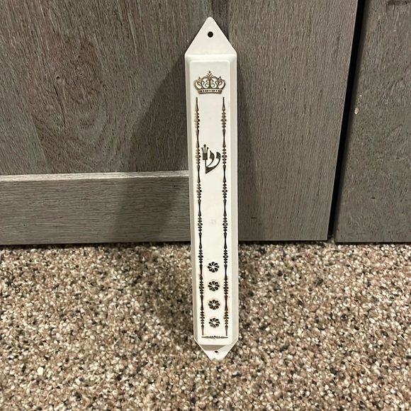 Mezuzah Other - Decorative White and Gold Mezuzah